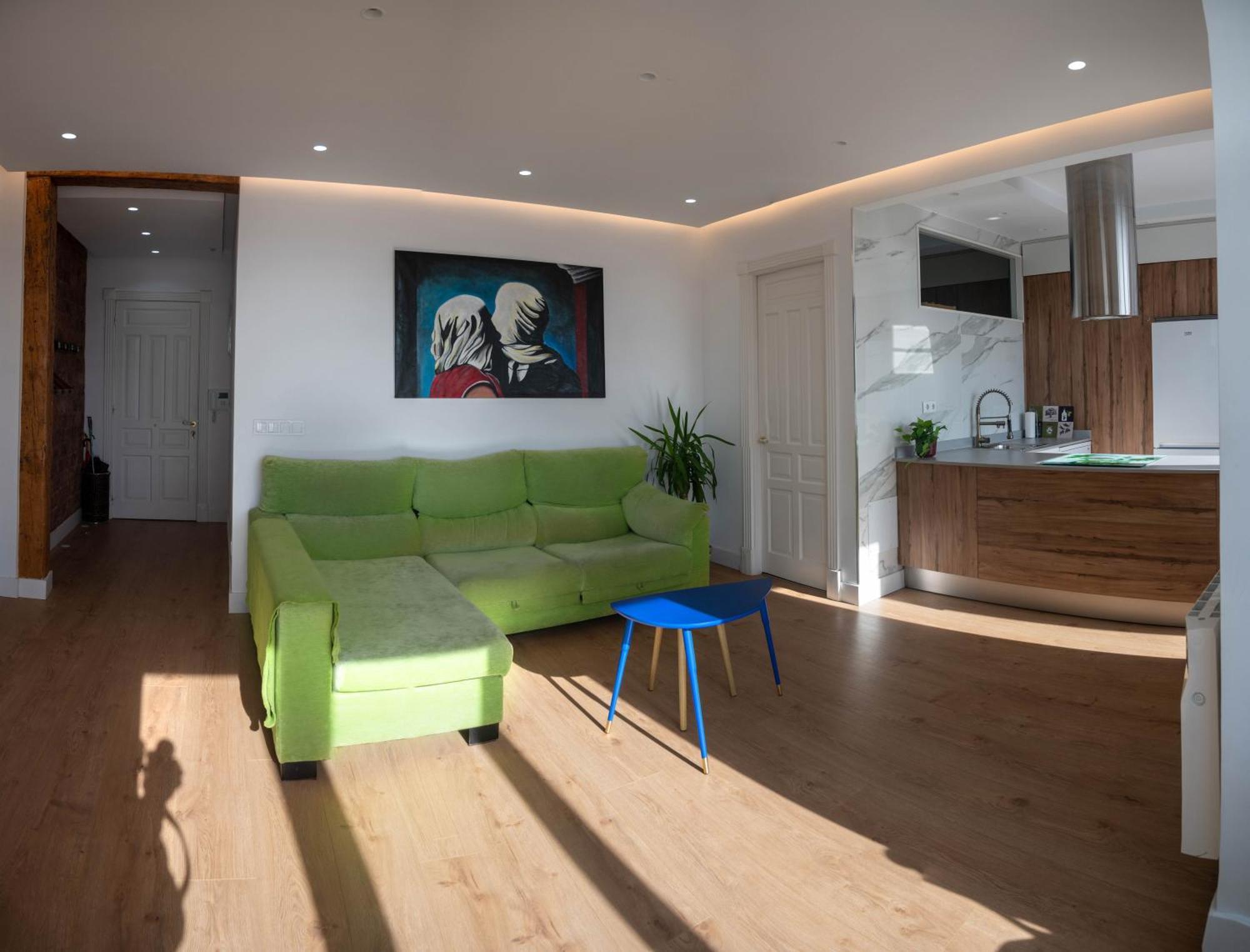Comodo Y Moderno Piso En El Centro De Apartament
